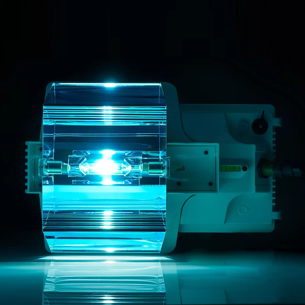 CRI-Series UV 150W DE - 5 Dli CRI Series UV 150W - switched on 2