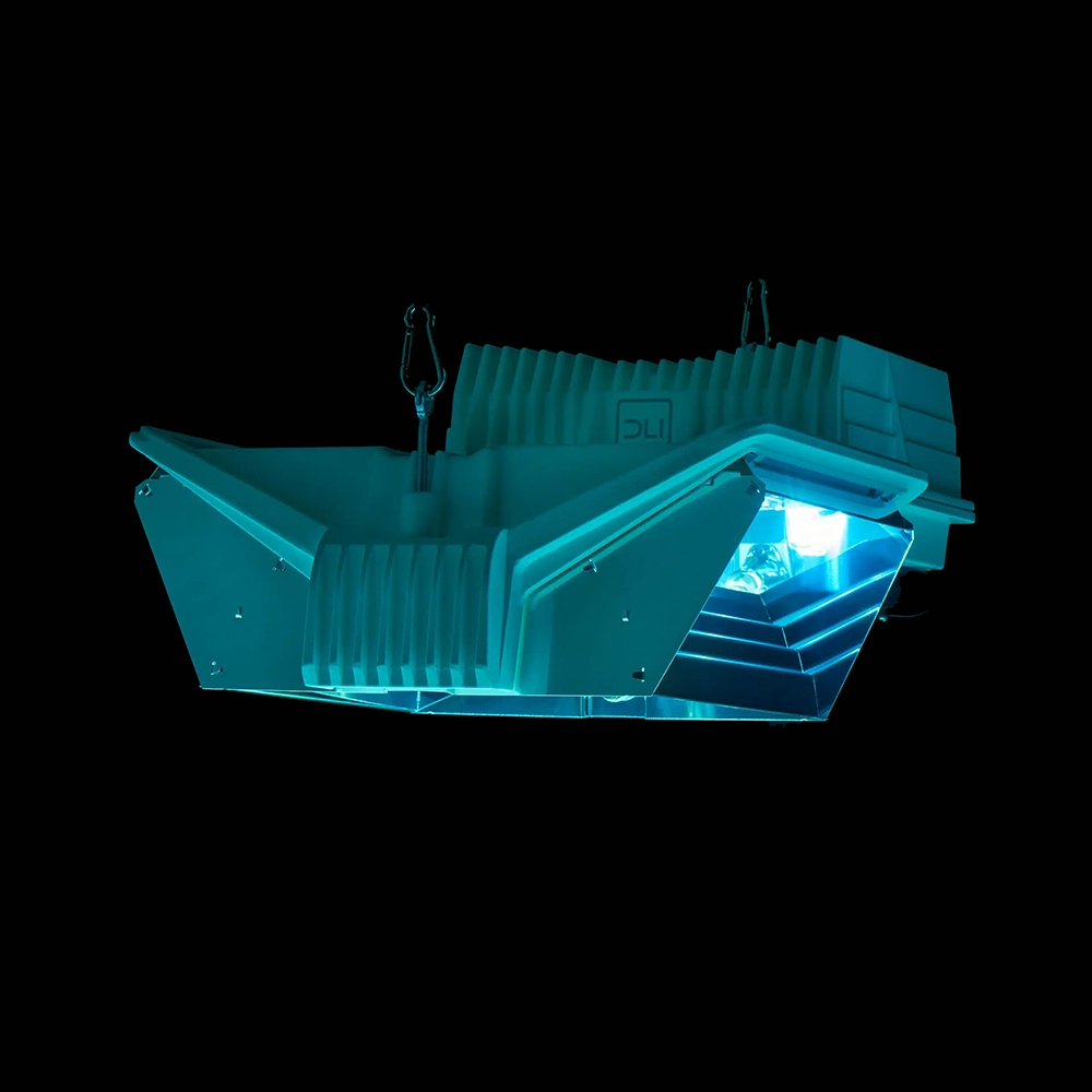 CRI-Series UV 150W DE - 6 Dli CRI Series UV 150W - switched on